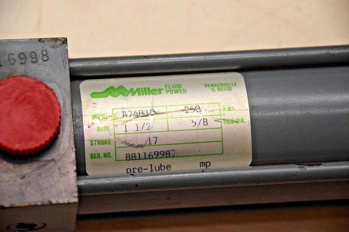 MILLER FLUID POWER A74B1B Pneumatic Cylinder 1-1/2" Bore 5/8" Shaft  17" Stroke