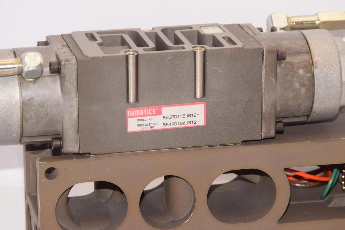 (NEW) NUMATICS U555RD115J-012H 555RD115J012H Regulator Valve