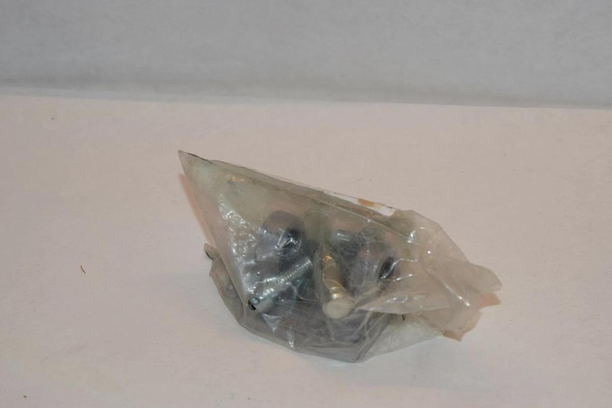 NEW FESTO SNGB-32 SNGB32 SWIVEL FLANGE