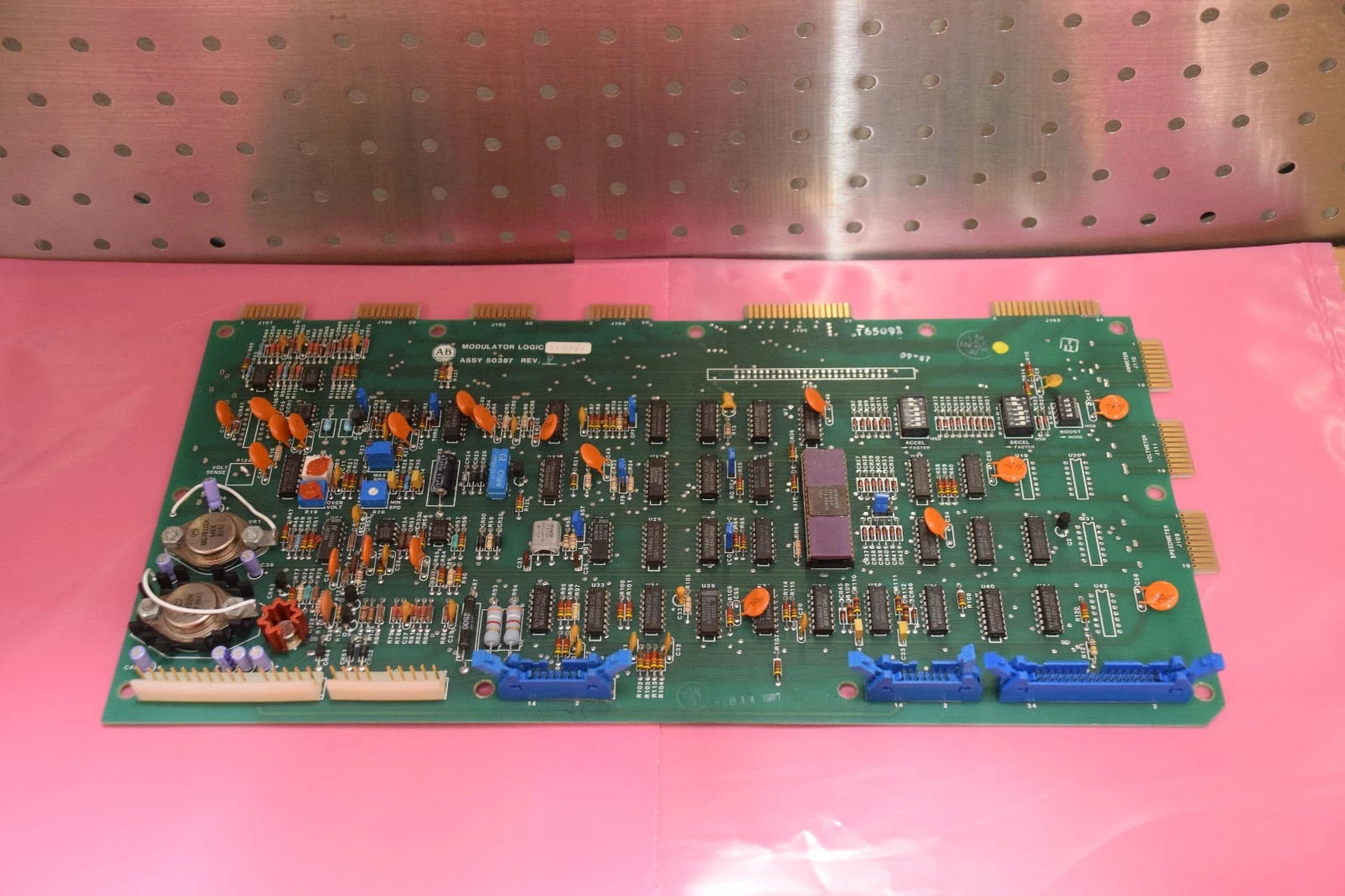 Used ALLEN BRADLEY 50387 REV P MODULATOR LOGIC CIRCUIT BOARD CARD