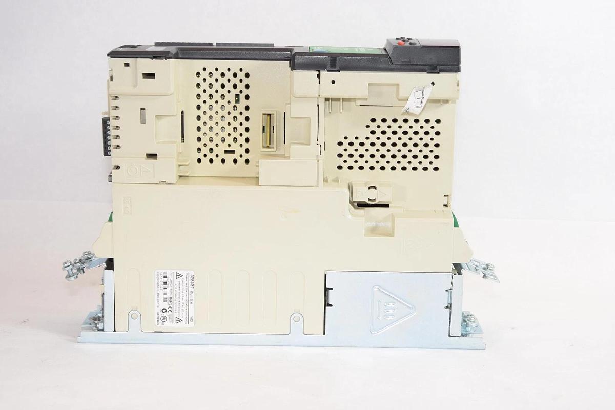 Used EMERSON DST1401 380-480V 50/60Hz 3ph 2.6A Digitax ST Driver