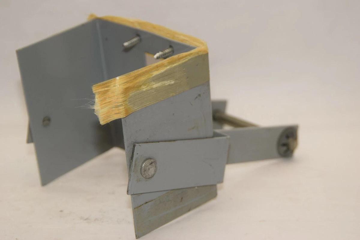 Used GE GENERAL ELECTRIC Handle For Tri-Break Tri Break Series Circuit Breaker