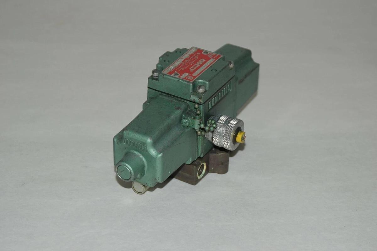 Used NUMATICS 12DSA7410A 12DSA7000A 120V .17A 50/60Hz Solenoid Control Valve