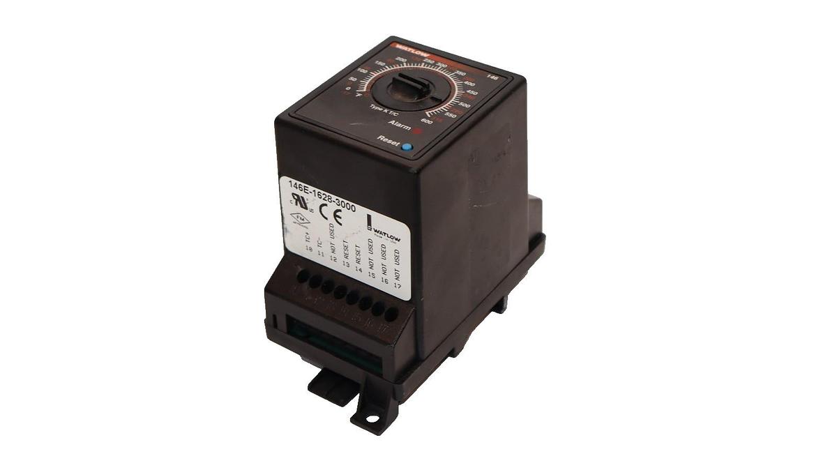 Used Watlow 146E-1628-3000 Temperature Controller