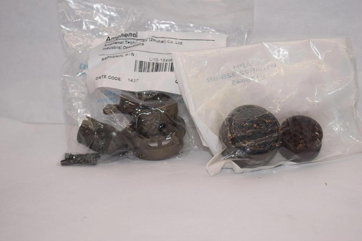 (NEW) AMPHENOL U10-184964-223 , PT08E22-32S-SR Rt Angle Male 36-Pin Connector