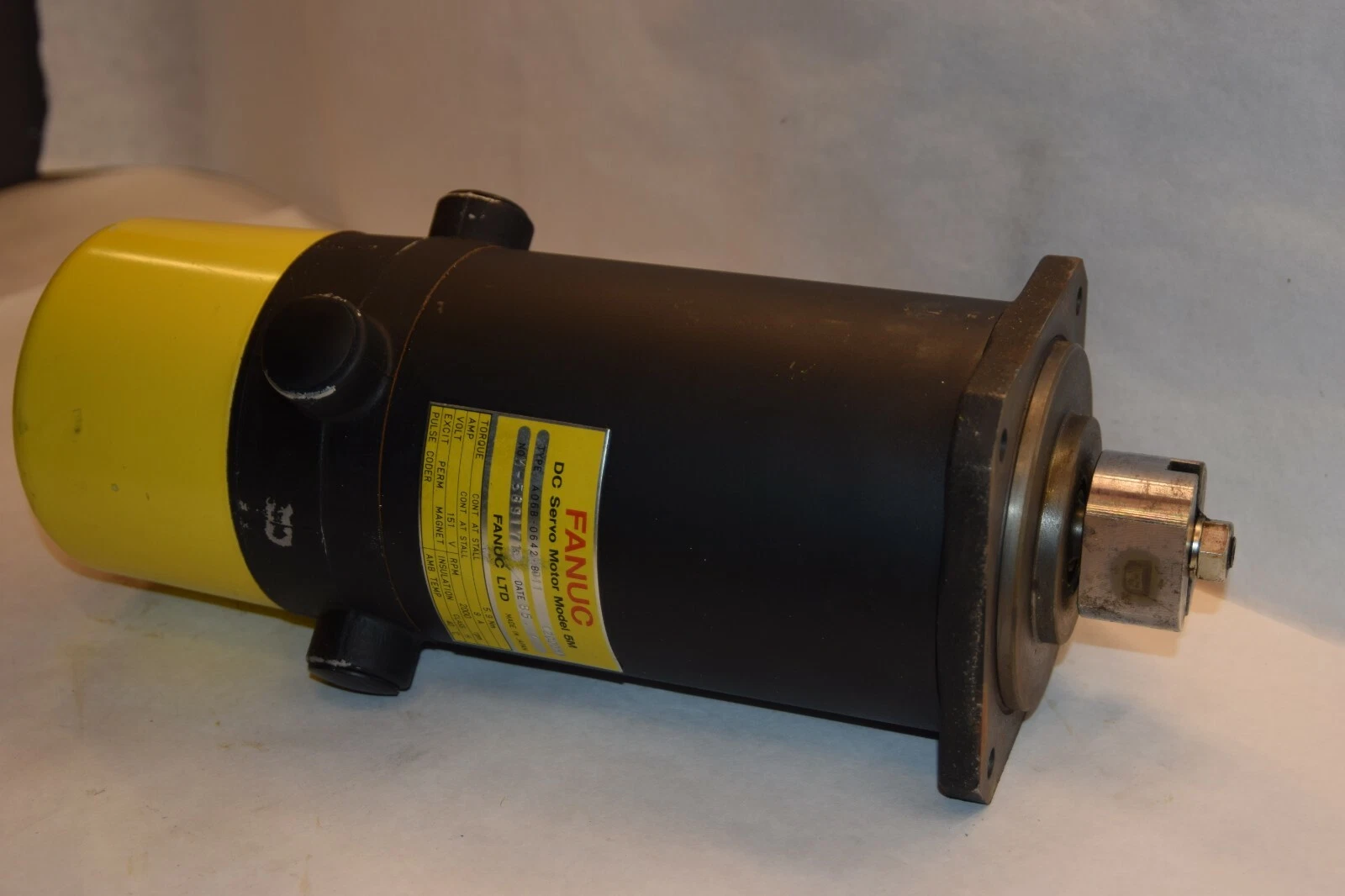 Used FANUC DC Servo Motor 5M A06B-0642-B011 2000N 151V