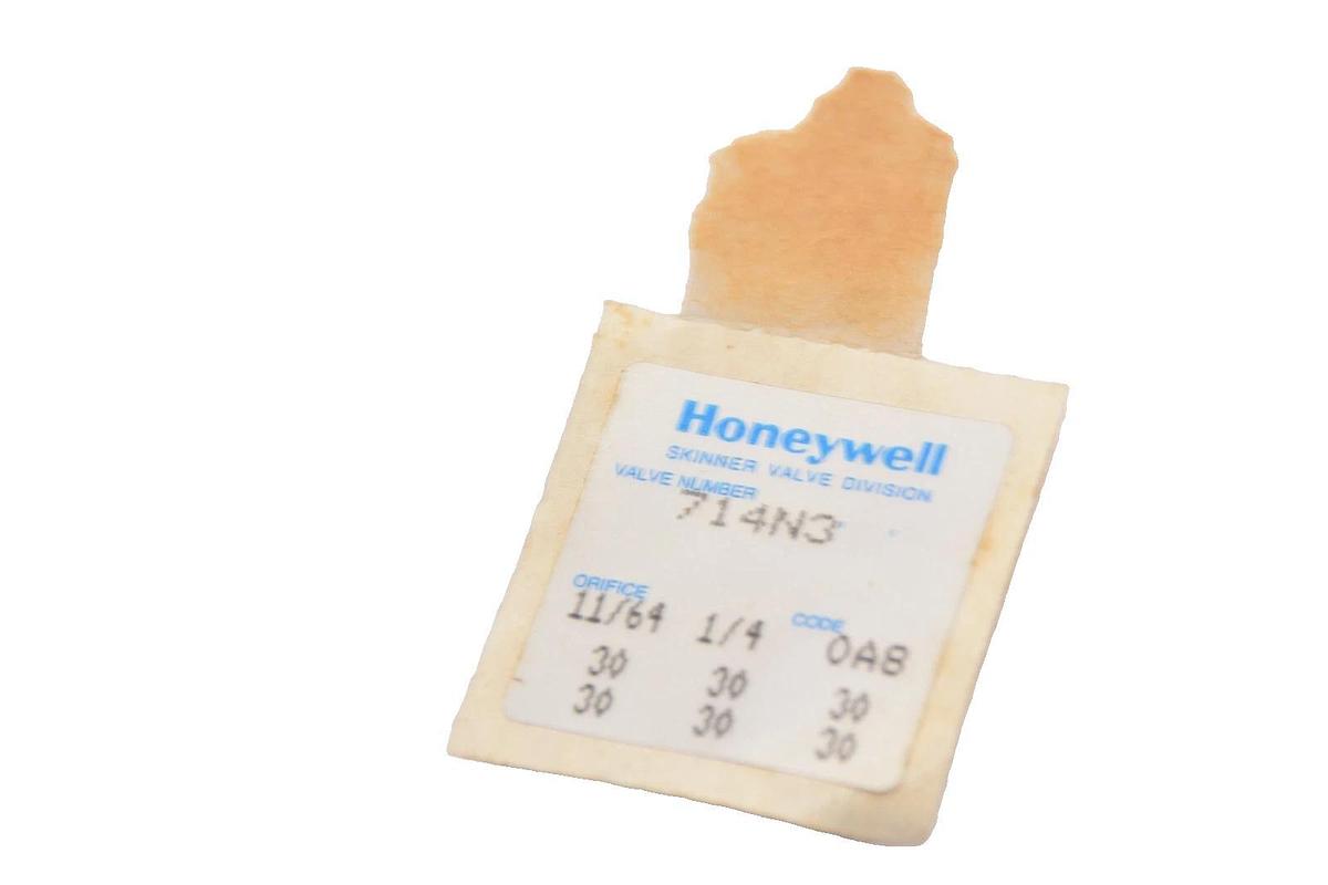 Honeywell / Skinner 714N3 S/S 1/2"NPT 2-way valve 11/64" orifice (New)