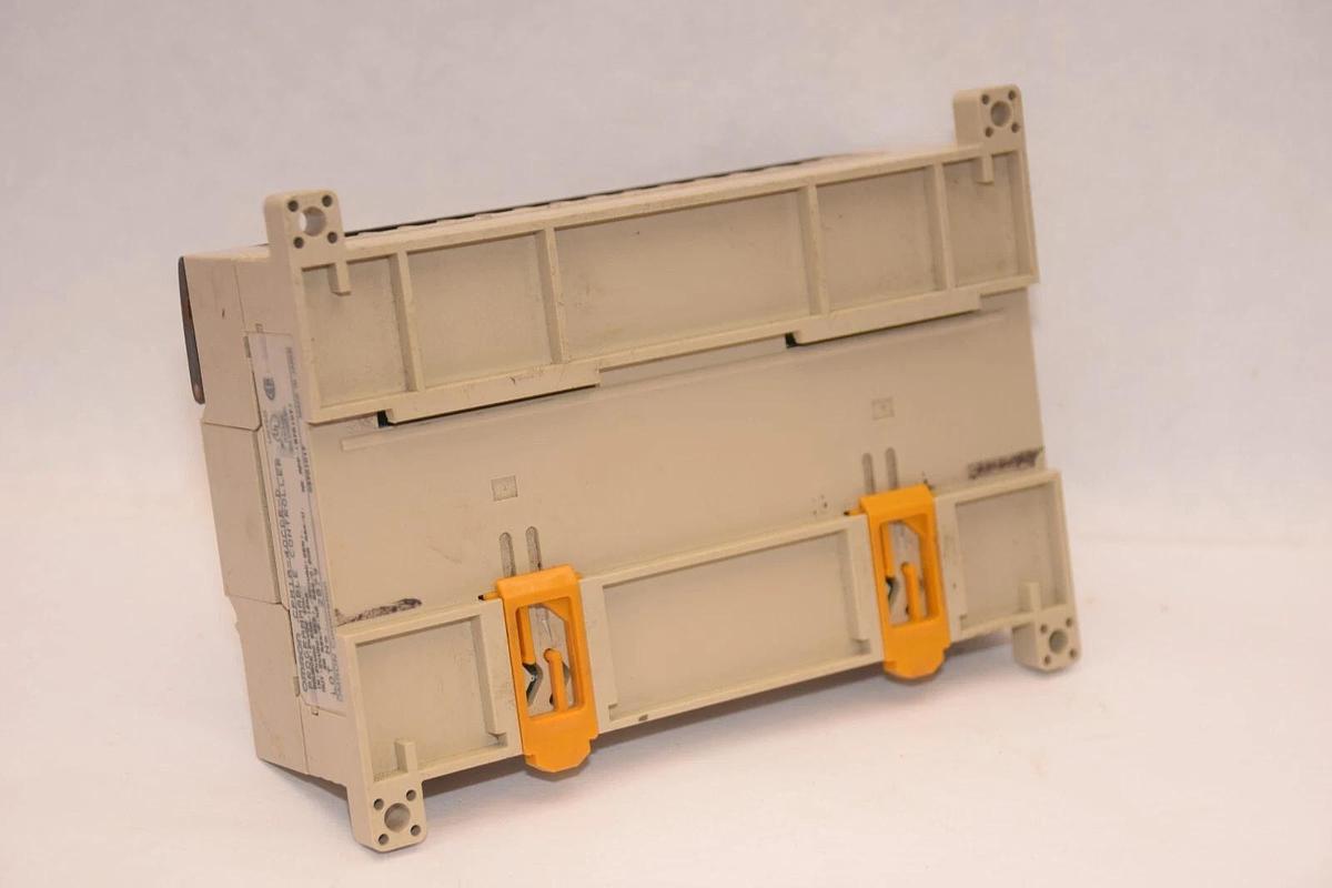 Used OMRON CPM1A-40CDR-D 24V 20W Programmable Controller *No Door/Cover*