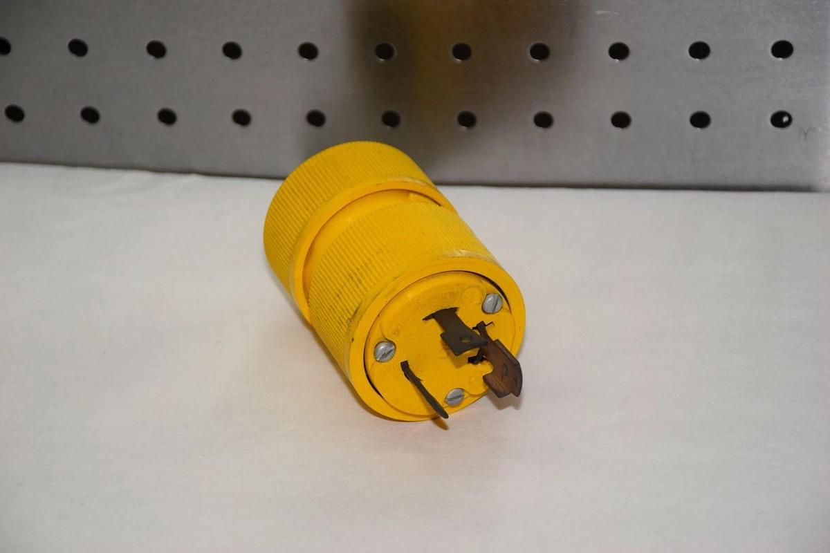 NEW GE GENERAL ELECTRIC L10 30A 125/250V LOCKING PLUG