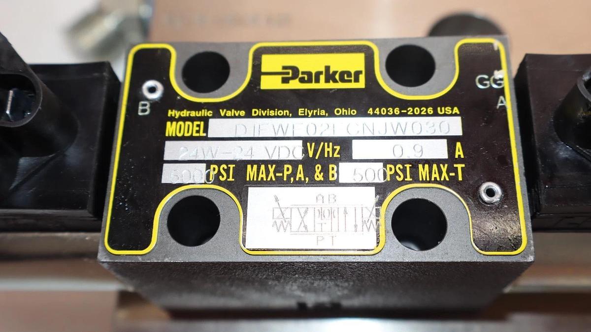Parker Hyd Directional Control Valve D1FWE02FCNJW030 W/Daman Manifold D28350 NEW