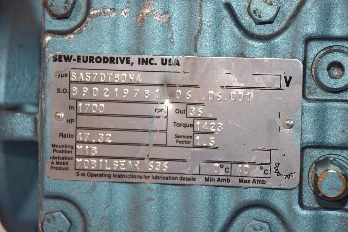 SEW-EURODRIVE Gear Box Reducer SA57DT80N4 1700RPM 47.32:1.5 1423 torque *NOS*