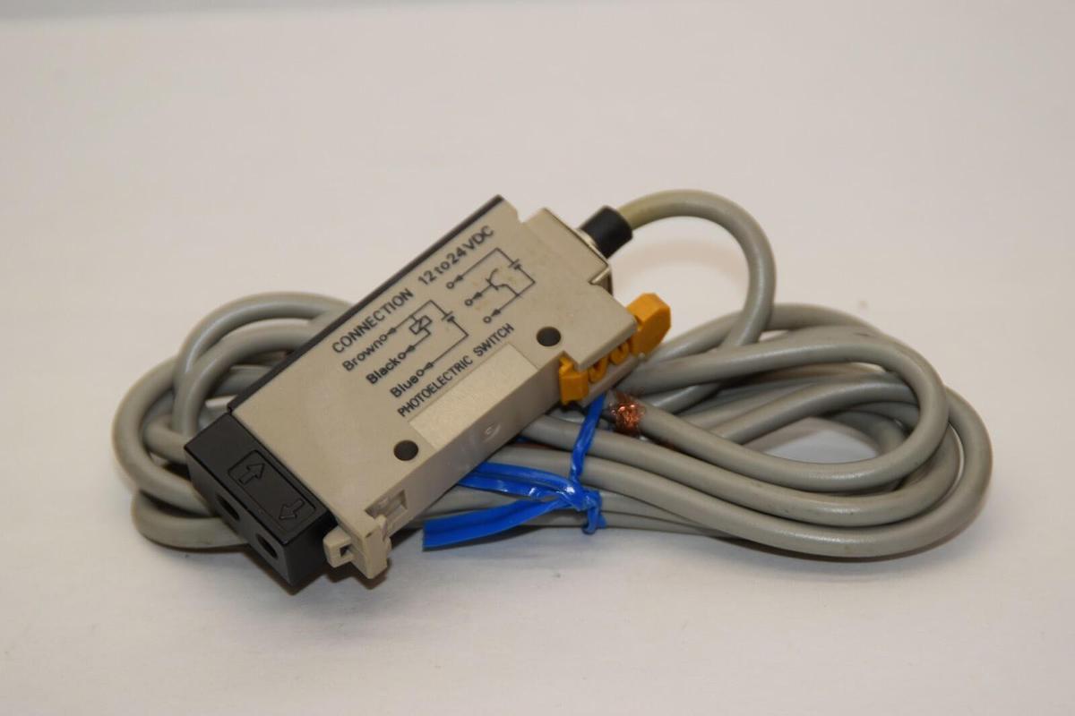 (NEW) OMRON E3XR-C4 E3XRC4 12-24Vdc Photoelectric Switch