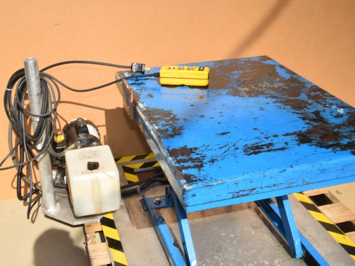 Used Bishamon LX50 Hydraulic Scissor Lift Table 1,100lb Capacity 115/230v w Pump