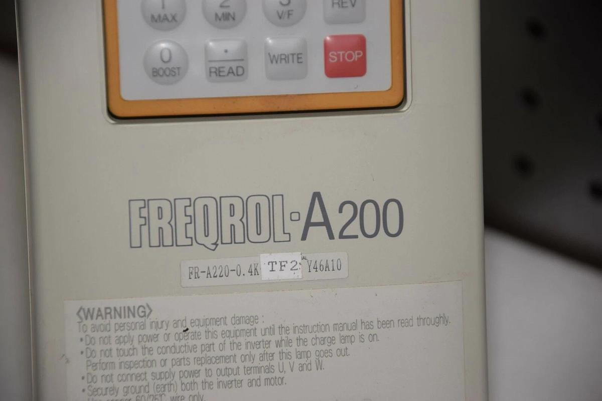 Used Mitsubishi Freqrol A-200 Inverter FR-A220-0.4K-TF2 FR-A220-0.4K-UL FRA22004KTF