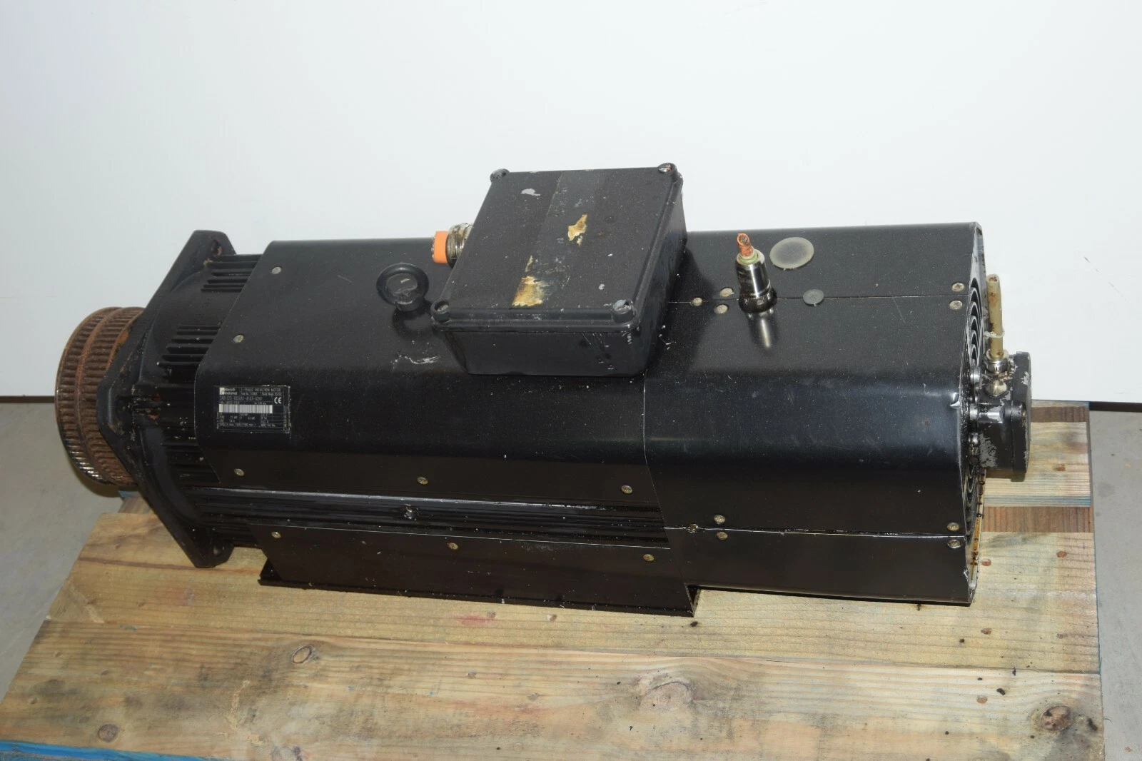 Used REXROTH INDRAMAT 3ph Induction Motor 22kW 2AD132D-B350A1-AS03-A2N1 / 237805