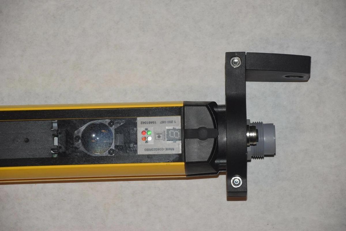 Used SICK M40E-034023RB0 M4000 ADVANCED RECEIVER BEAM SAFETY DEVICE