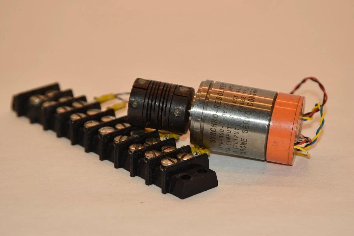 Used HAROWE SERVO 11RC-300-J-38/3 400Hz SYNCHRO RESOLVER