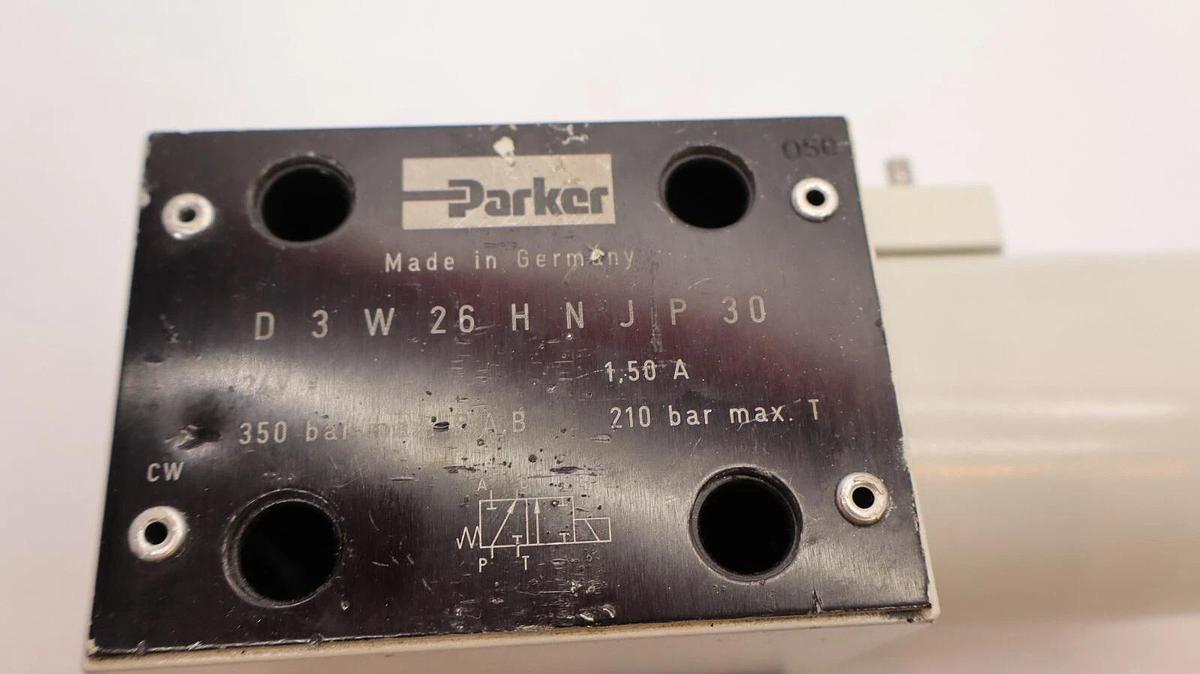 (NEW) PARKER D3W26HNJP30 24V 1.50A Directional Valve