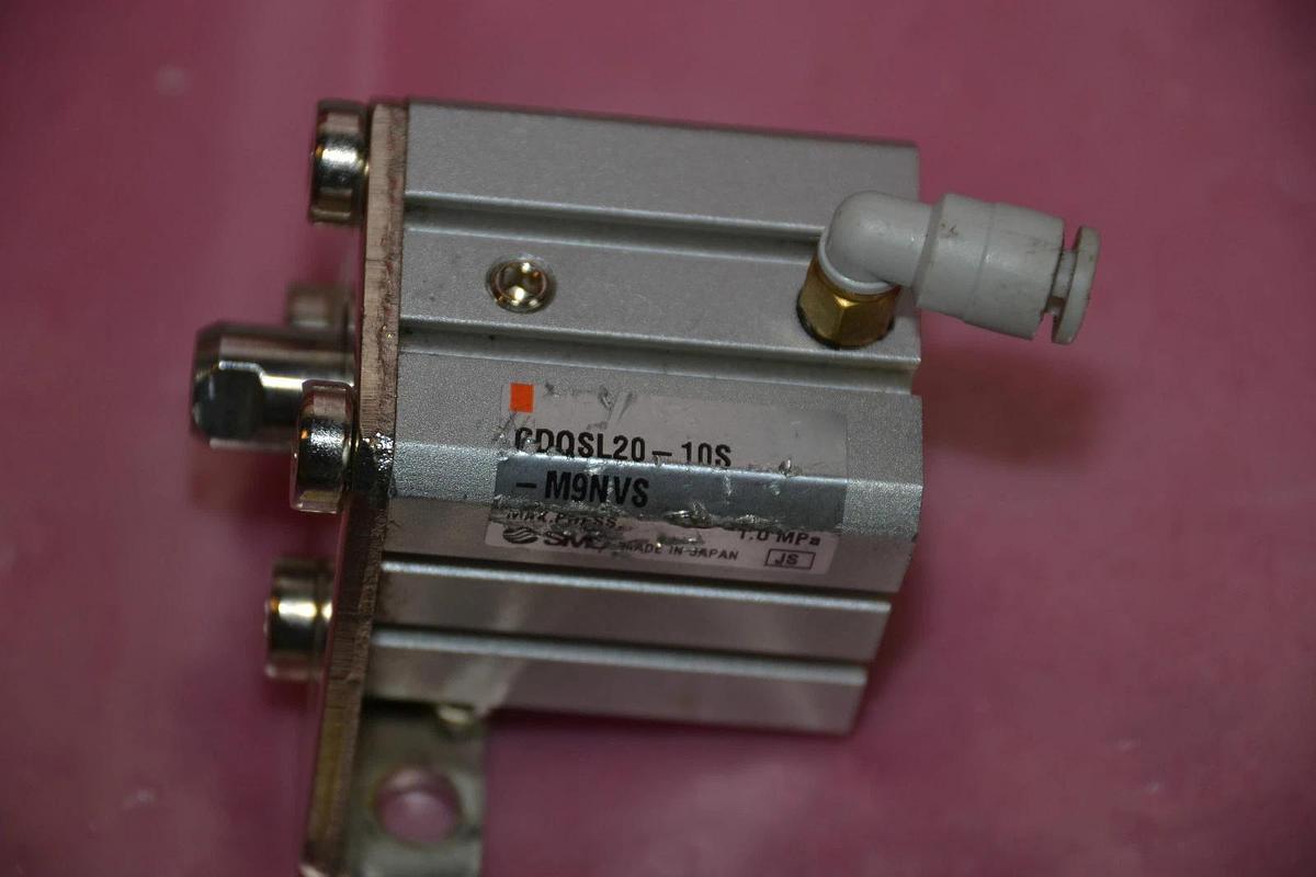 Used SMC CYLINDER CDQSL20-10S-M9NVS CDQSL2010SM9NVS CDQSL20 10S M9NVS