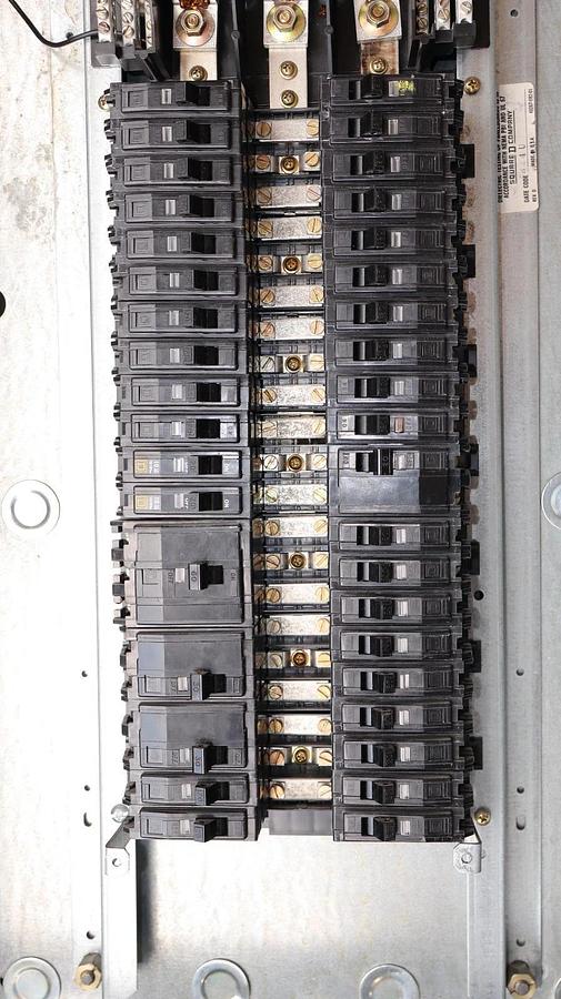 Used Square D Electric 225A Panelboard 225 A NQOD442L225CU NQODQ2 208y/120v 3ph 4w 42