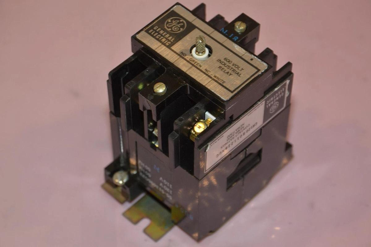 General Electric 600v Industrial Relay CR120B01122BNUC  Coil: 110/120v NEW