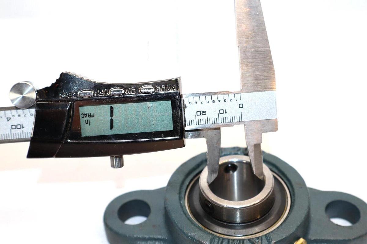 (NEW) AMI FL205 2-Bolt Pillow Block Bearing With YAR205-2F Bearing Insert