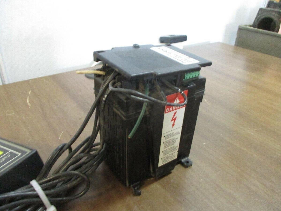 Used SQUARE D 3020 PM-650 PM650 240 VAC 96mA POWERLOGIC POWER METER
