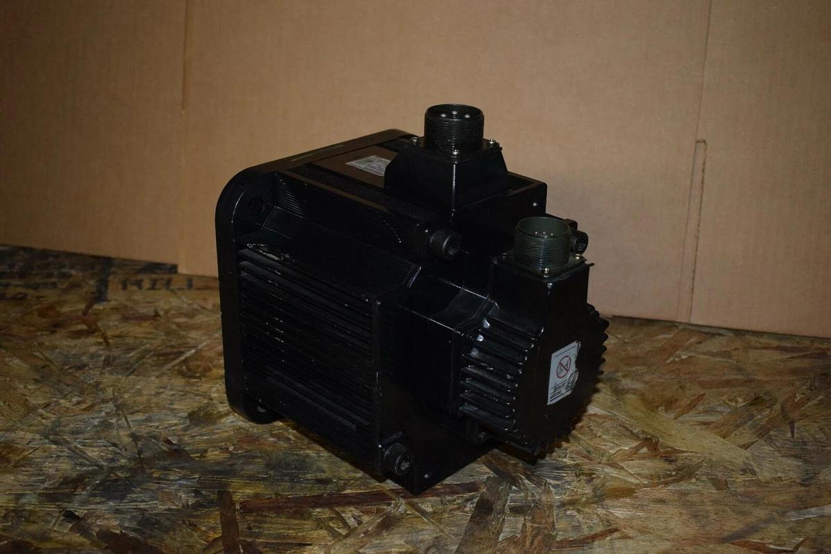 Used YASKAWA ELECTRIC AC Servo Motor SGMG-30ASABS  SGMG30ASABS 2900W 18.6 N~M