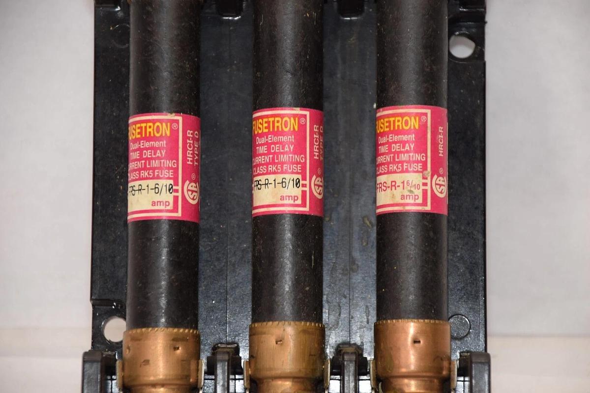 Used (Lot 2) MARATHON 6F30A3B 600V 30A Fuse Holder With Fusetron FRS-R-1-6/10 Fuse