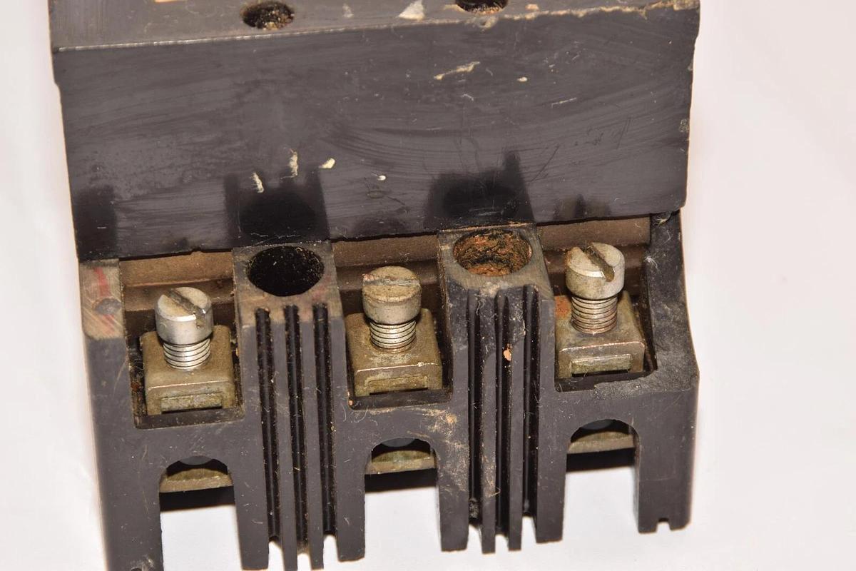 Used GE GENERAL ELECTRIC TEF136100 100A 100 Amp 3P 600Vac Circuit Breaker *Chip*