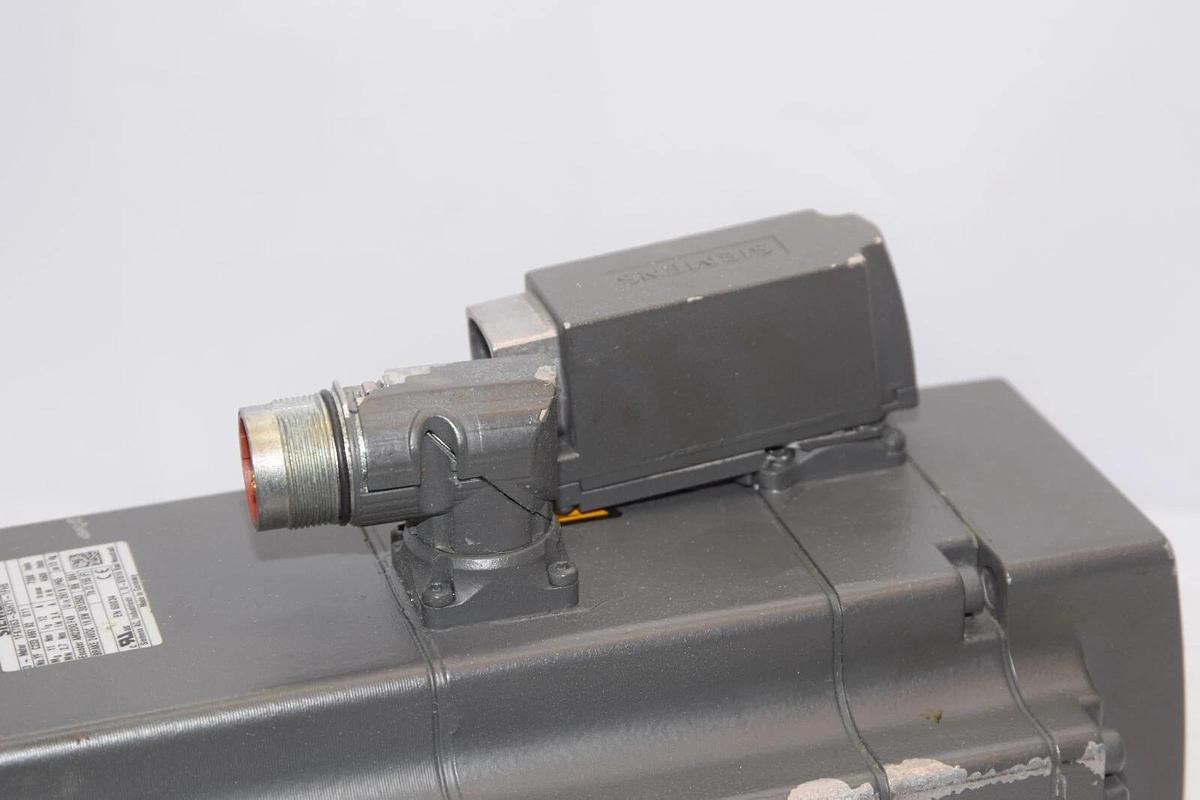 Used SIEMENS 1FK7063-5AH71-1FH5 Servo Motor Encoder AM22DQF49 *Cracked Conn. Base*