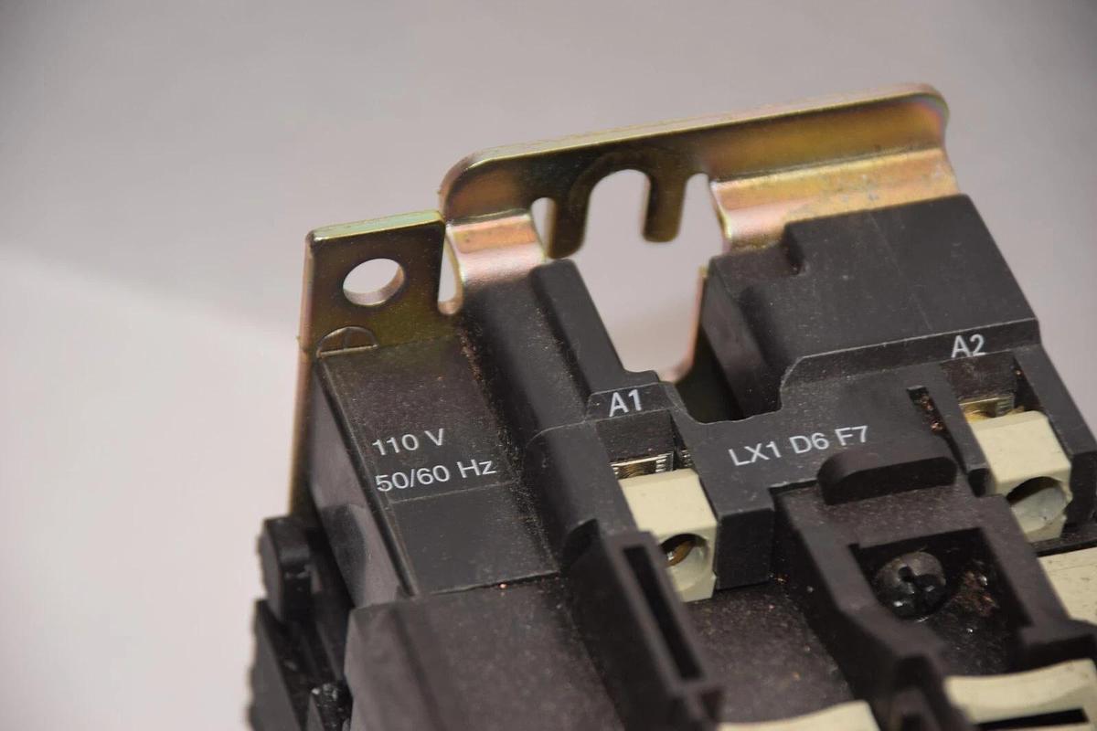 Used TELEMECANIQUE LC1 D8011 , LC1D8011 3Ph Contactor 110V Coil