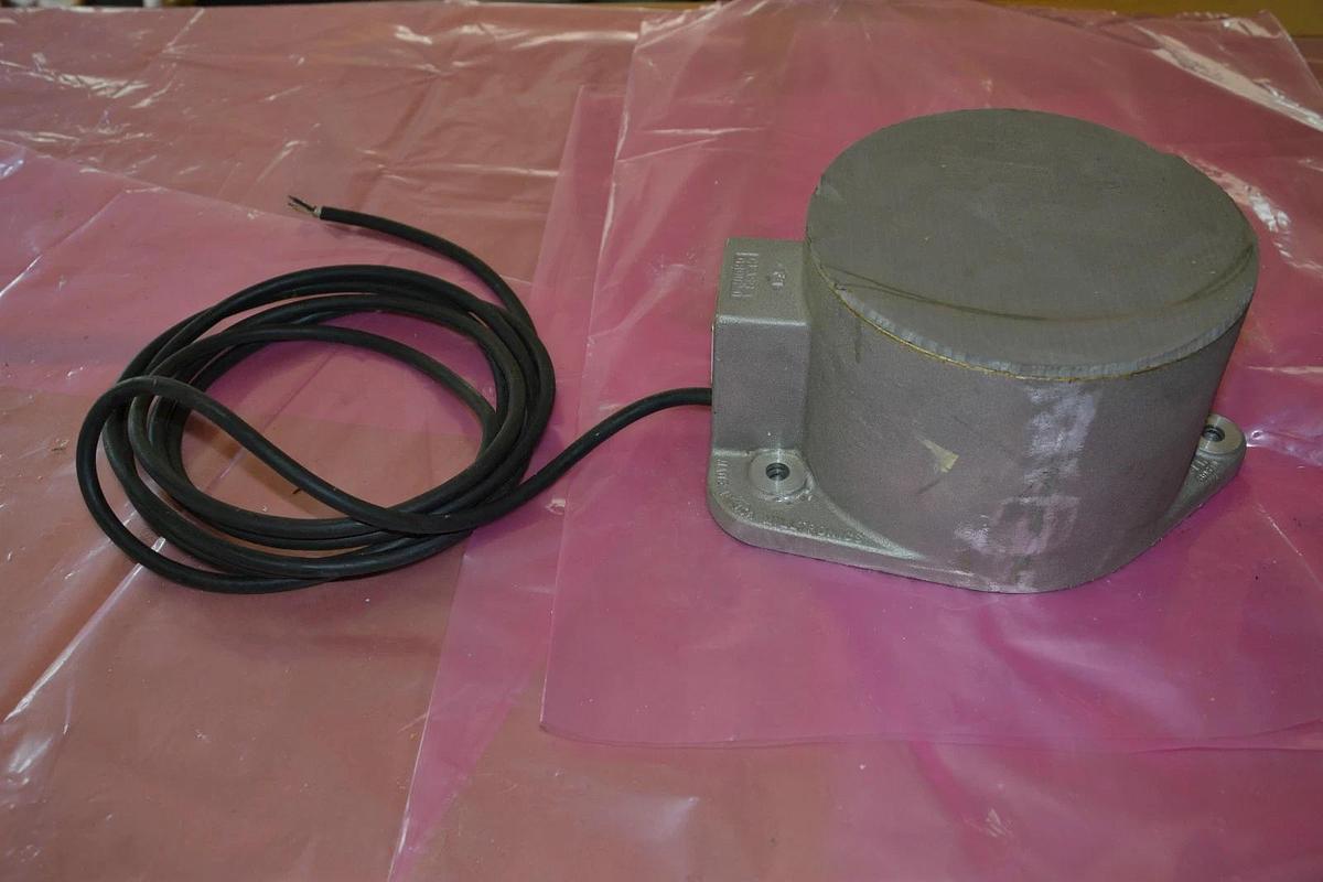 Used MILLTRONICS TRANSDUCER ST 100 AP ST-100-AP ST100AP