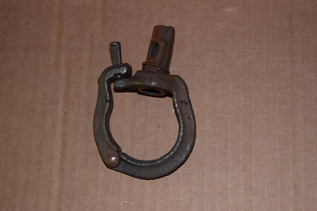 (NEW - Lot of 109) ANVIL 0500011549 Adj. Split Swivel Ring 1-1/4" Pipe 3/8" Rod