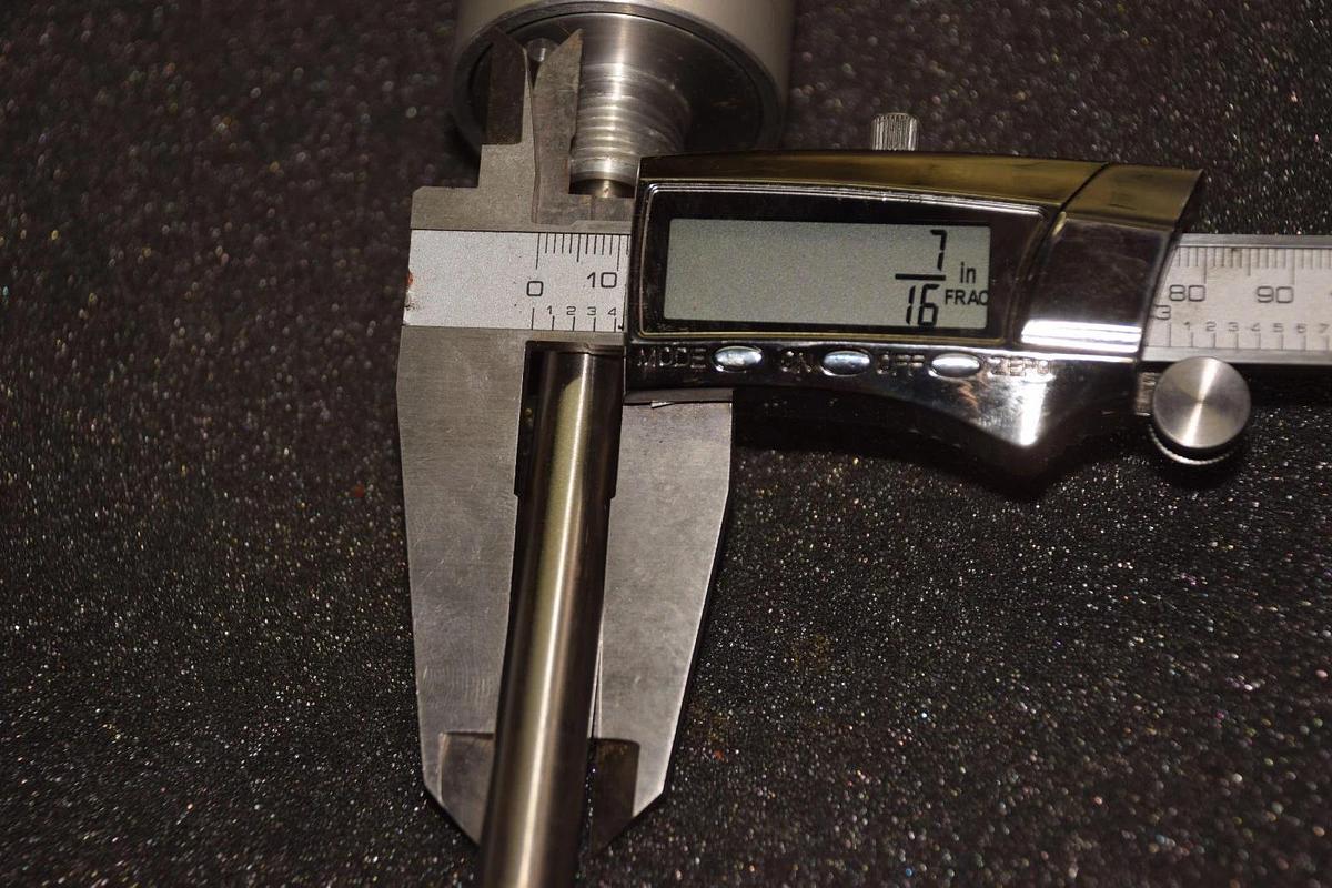 PNEUMATIC CYLINDER 7/16" SHAFT 4" STROKE 1-3/4" BODY NO NAME NEW