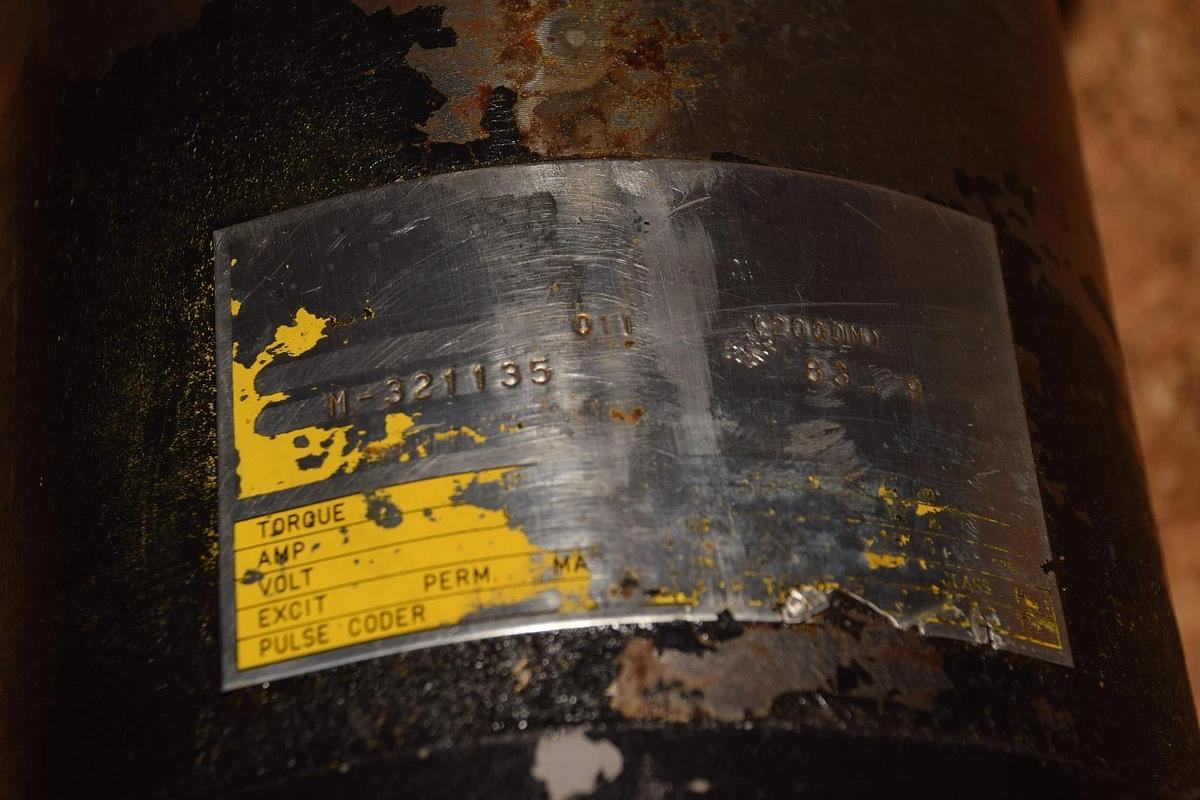 Used Fanuc  DC Servo Motor 011, (2000M) M-321135  83.9 1500 RPM 12A