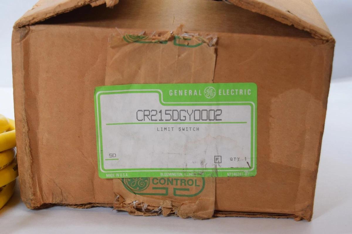 General Electric CR215DGY0002 , CR215DGF19C Ser. A 10-30Vdc Limit Switch (New)