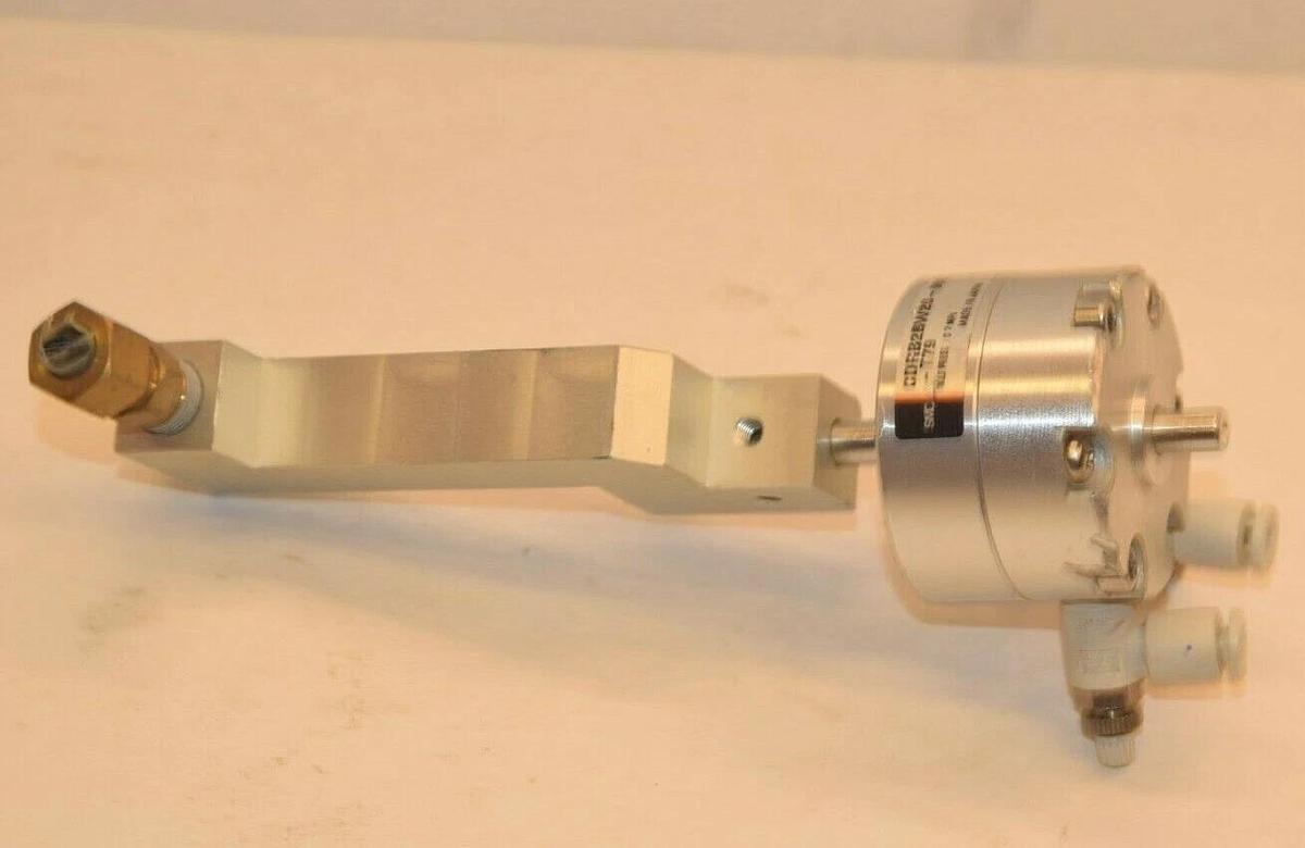 Used SMC CDRB2BW20-90S-T79 CDRB2BW2090ST79 0.7MPa Rotary Actuator Vane