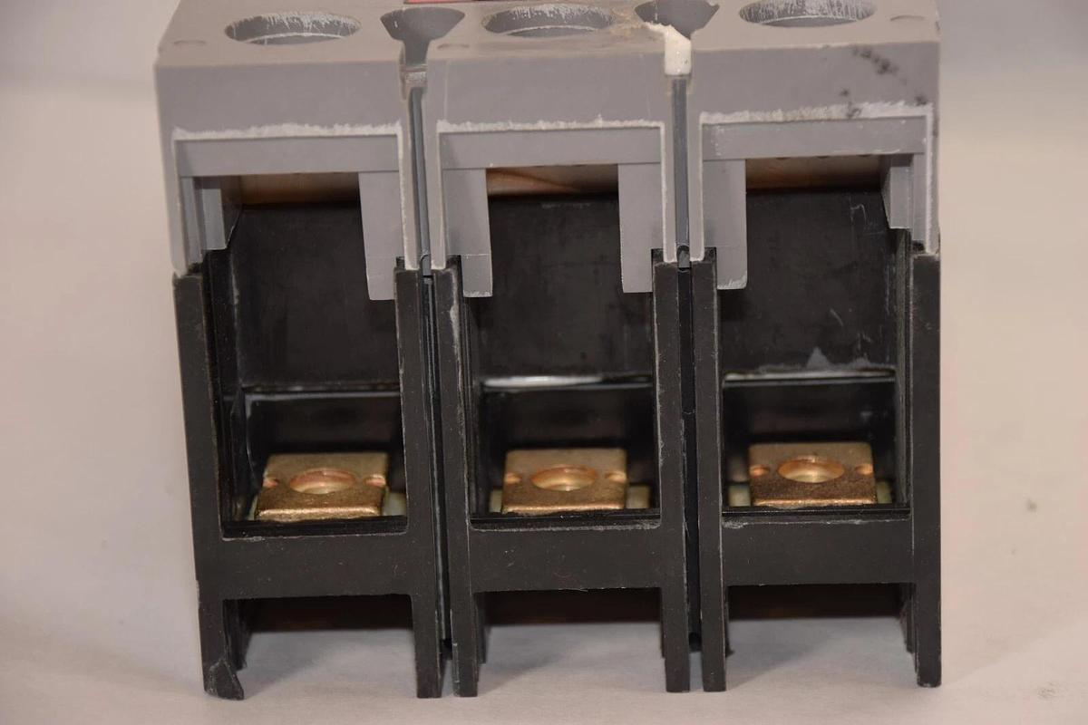 Used SIEMENS / SENTRON HHFXD63B150 150A Amp Series A 600V 3Pole Circuit Breaker