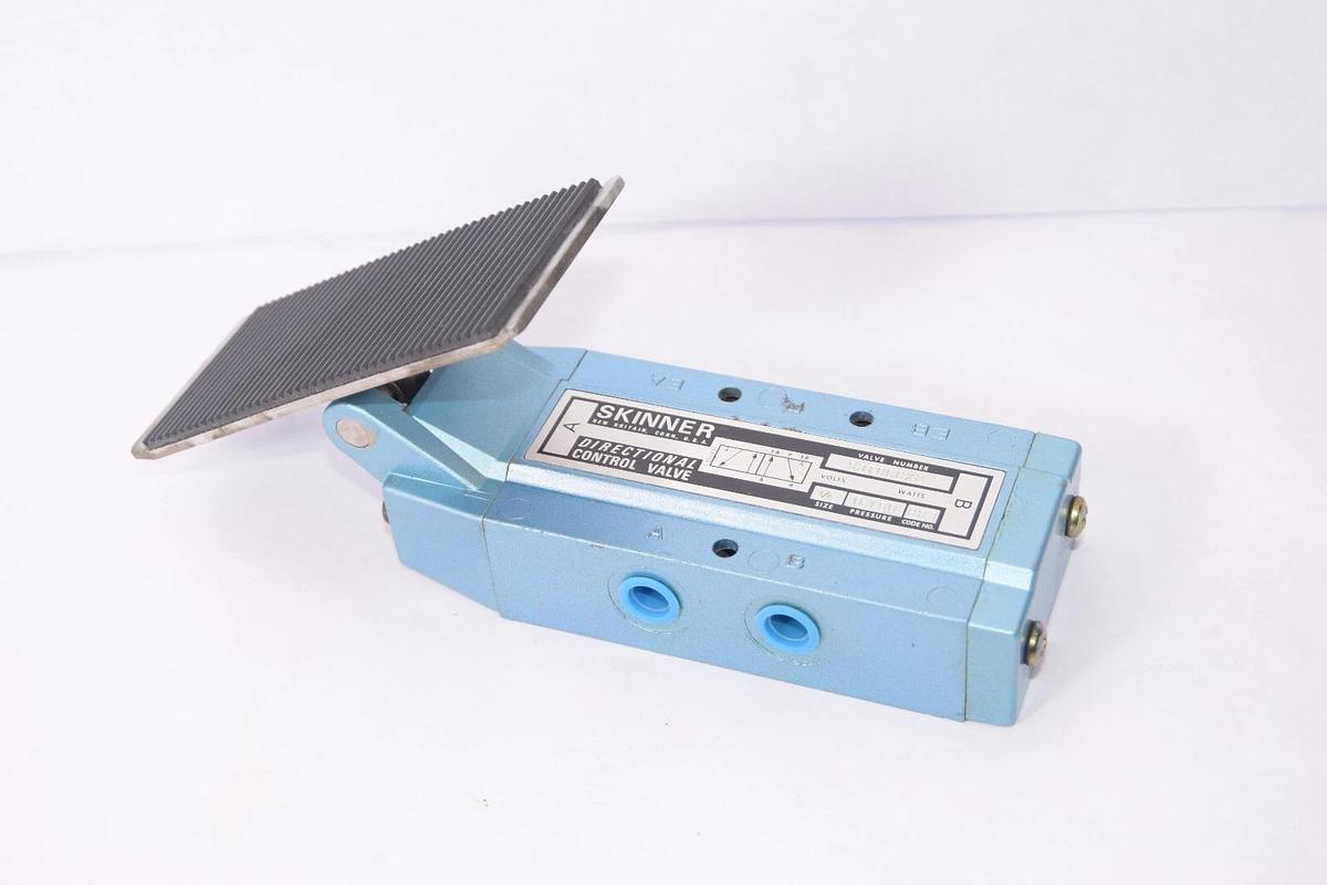 (NEW) SKINNER S3T0CCX2 1/4" Directional Control Valve Pneumatic Air Foot Pedal