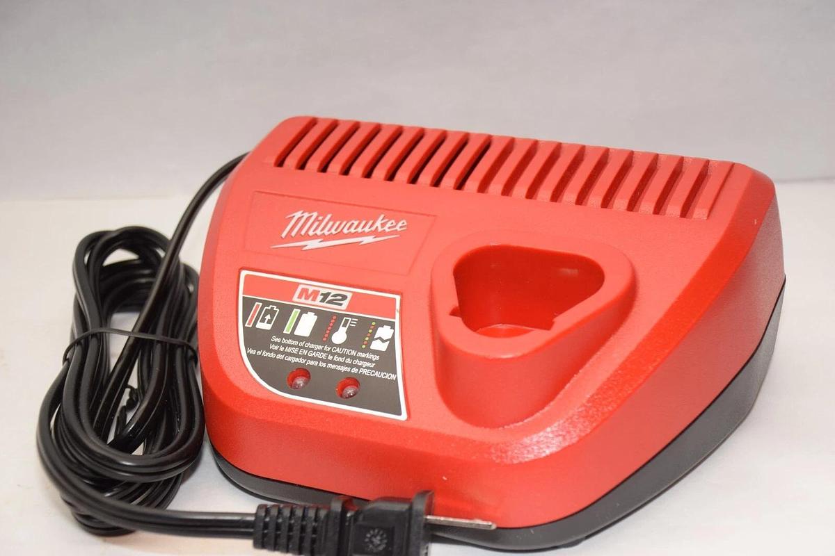 (NEW) MILWAUKEE 48-59-2401 120V M12 12V Battery Charger