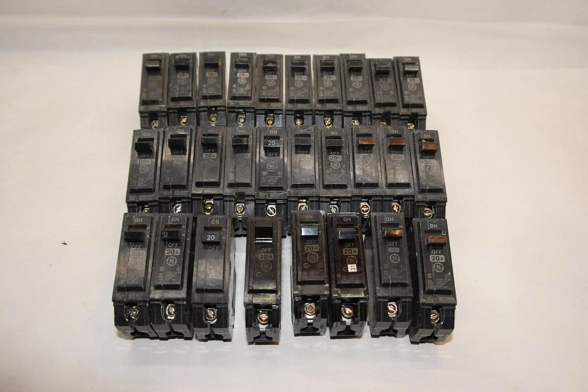 Used (LOT 28) GE GENERAL ELECTRIC 20A Amp A 1P Circuit Breaker *Missing Some Screws*