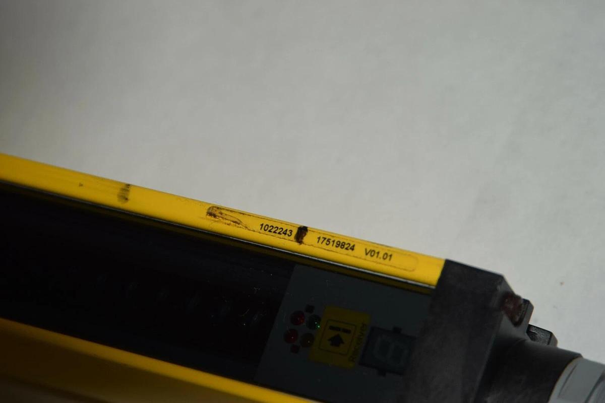 Used SICK C40E-0701BH030 C4000 1022243 17519824 V01.01 24V Safety Light Curtain