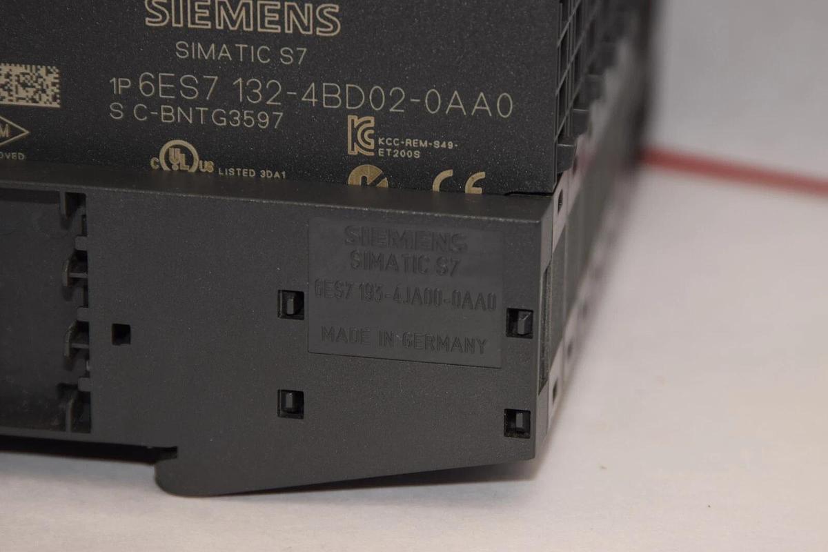 Used SIEMENS 6ES7 193-4JA00-0AA W/ 6ES7 151-1AA05-0AB0 , 6ES7 138-4CA01-0AA0 Module