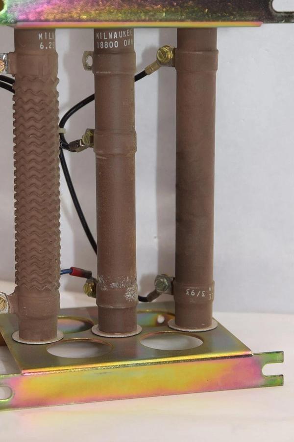 Used MILWAUKEE 4,000Ω , 18,800Ω , 6.25Ω Resistor Bank