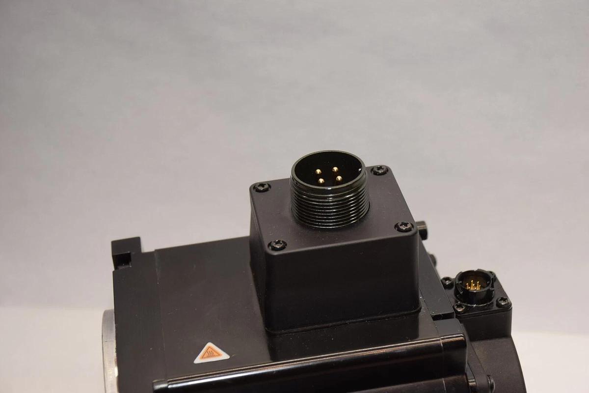 NEW HCFA Servo Motor SV-X2MG130H-N2LA SVX2MG130HN2LA 1.3kw 9.3A 1500rpm 220/240v