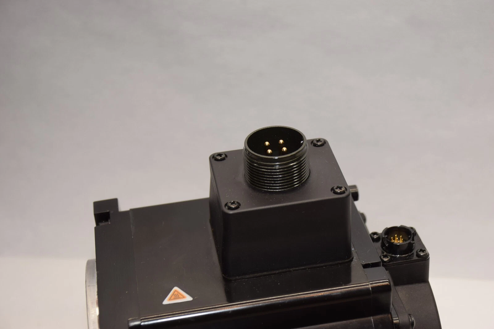 NEW HCFA Servo Motor SV-X2MG130H-N2LA SVX2MG130HN2LA 1.3kw 9.3A 1500rpm 220/240v