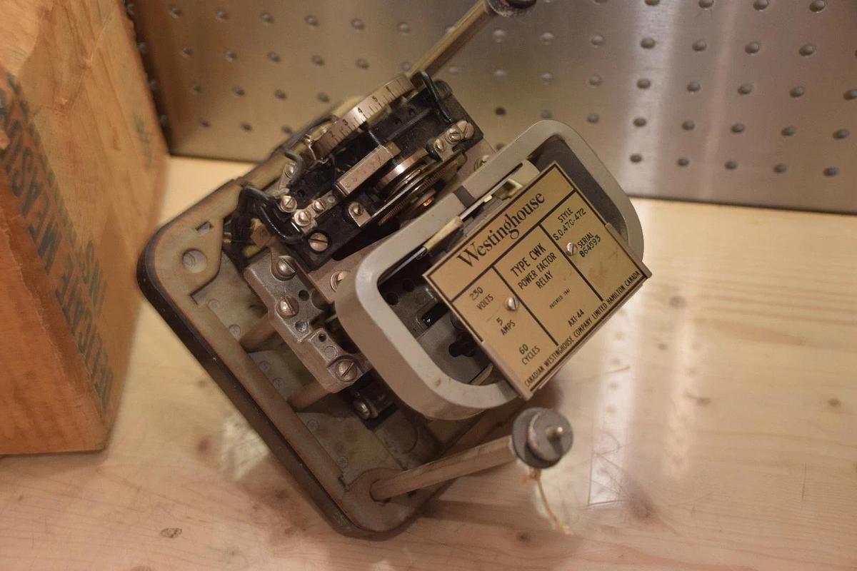 WESTINGHOUSE TYPE CWK 230V 5A 60 CY S.0.47C-472 AXI-44 POWER FACTOR RELAY NEW