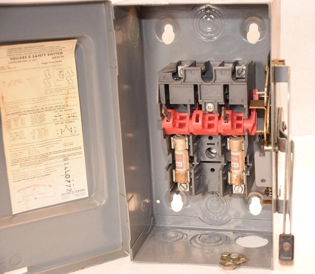 Used SQUARE D Safety Switch H-221 H221 30Amp 30 Amp A Ser D2 240V