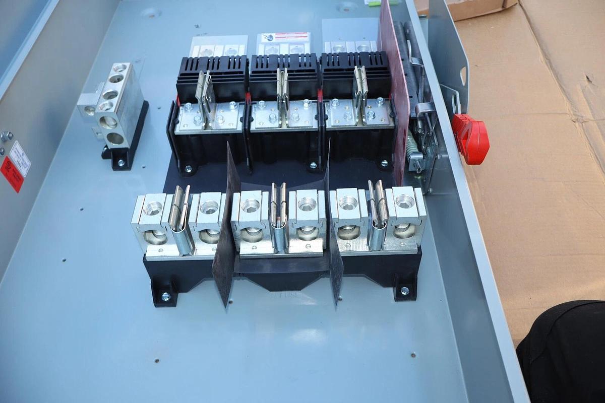 Siemens GF326NA General Switch Fusible Disconnect 600A 600 Amp 3p Typ 1 240v NEW